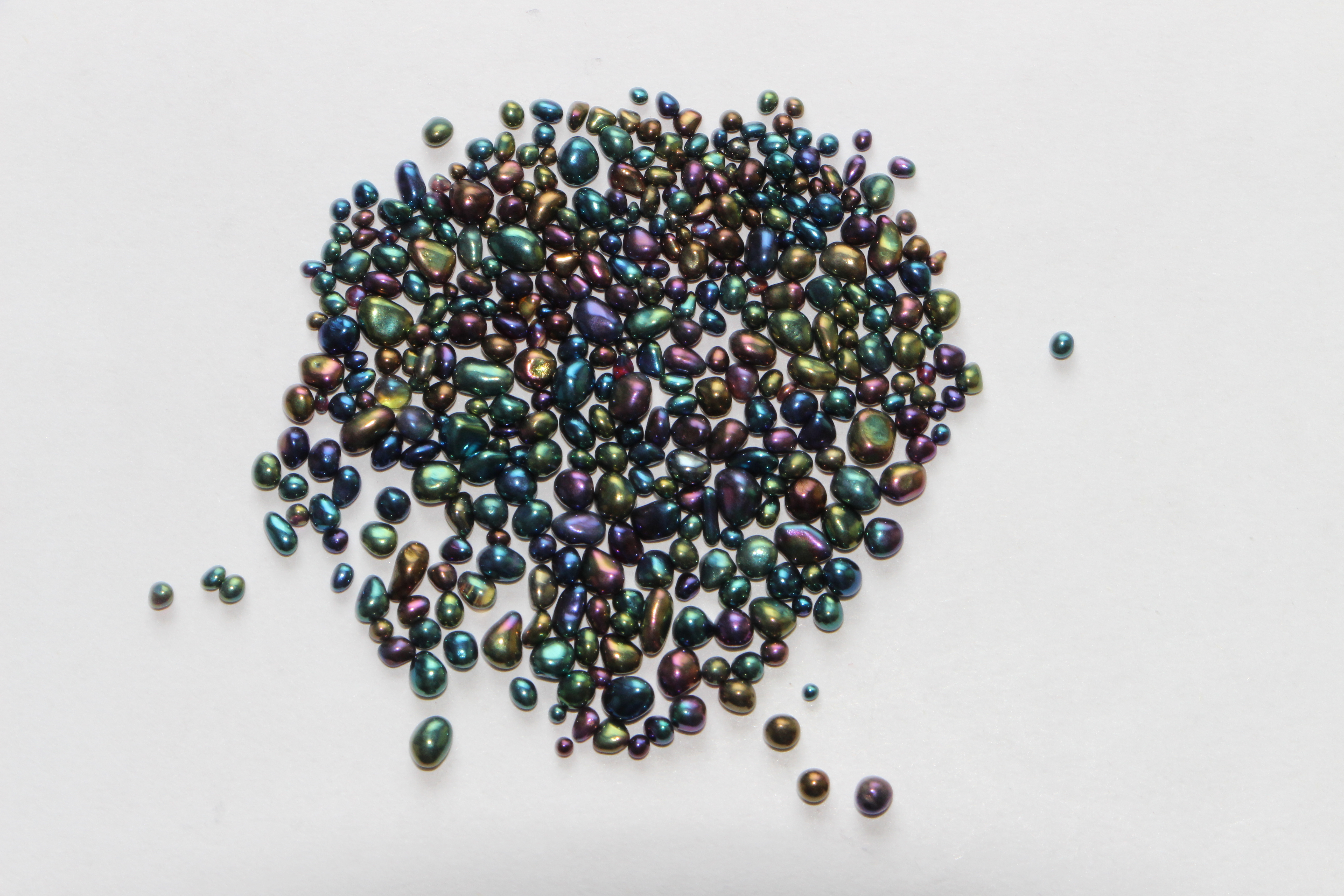 How are glass beads classified?